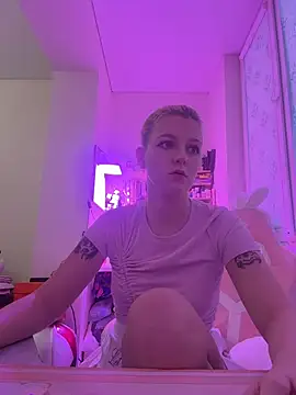 Snapshot of Crystal_Neko chatting on February 1, 2026, 2:04 pm Crystal Neko online show from February 1, 2026, 2:04 pm