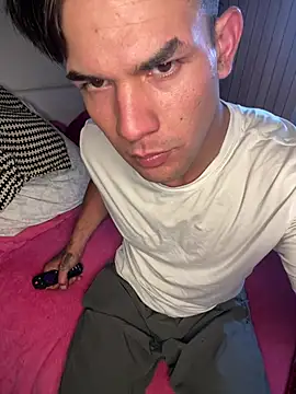 Moisesjrtapia online show from June 5, 2026, 8:47 pm