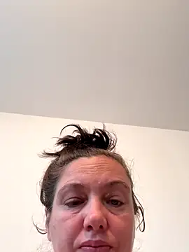 Snapshot of Eleanorxx chatting on October 28, 2025, 8:24 am Eleanorxx online show from October 28, 2025, 8:24 am