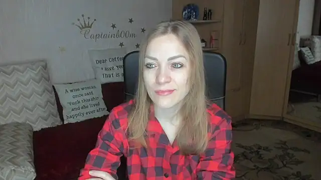 Tiffany Bates online show from December 17, 2025, 2:49 am