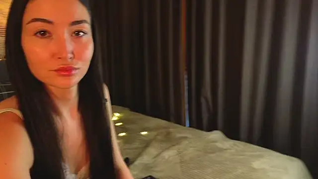 Snapshot of MilaYumi chatting on February 19, 2026, 6:43 am MilaYumi online show from February 19, 2026, 6:43 am