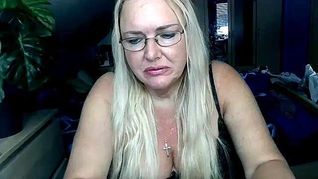 Snapshot of Sandy-Summer chatting on October 21, 2025, 2:49 pm Sandy-Summer online show from October 21, 2025, 2:49 pm