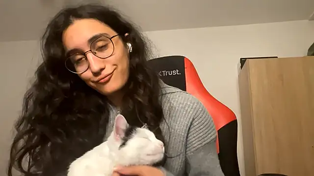 Snapshot of EvaJetty chatting on November 4, 2025, 3:38 pm EvaJetty online show from November 4, 2025, 3:38 pm