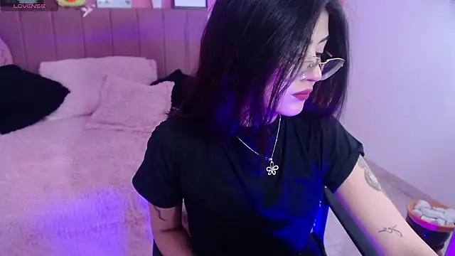 isa bunny18 online show from February 3, 2026, 3:06 pm