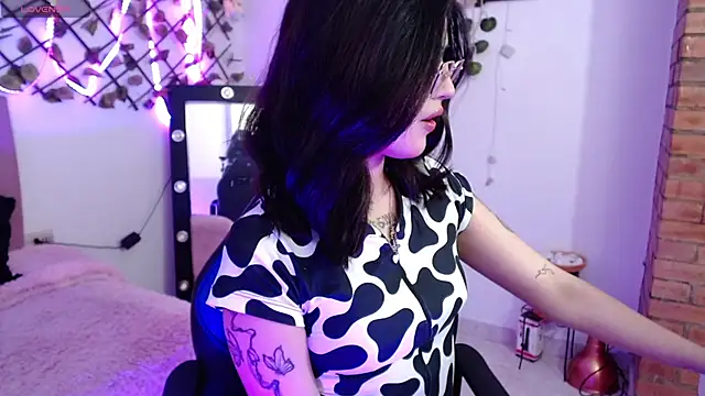 isa bunny18 online show from October 21, 2025, 2:22 am