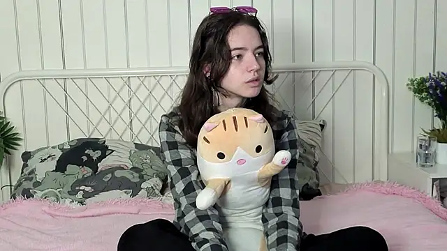 TarahCayne online show from October 14, 2025, 8:59 am