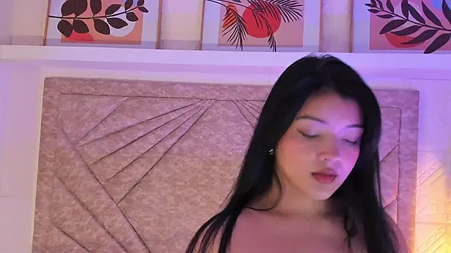 EmmaBlossom online show from December 15, 2025, 12:33 pm