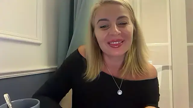 Miravynn online show from December 19, 2025, 10:01 pm