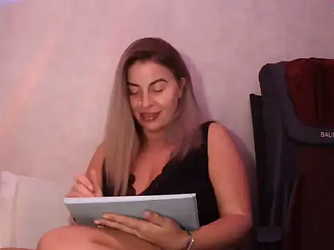 Miravynn online show from March 31, 2026, 9:39 pm