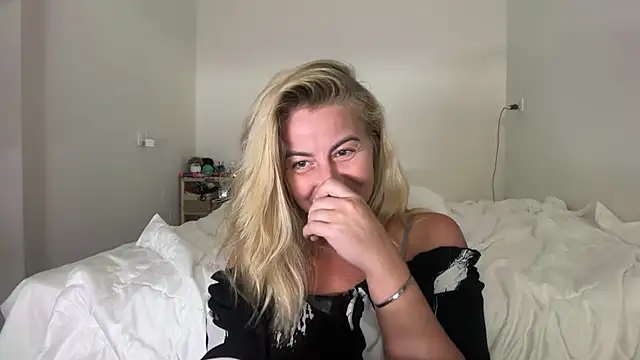 Miravynn online show from February 7, 2026, 7:55 pm