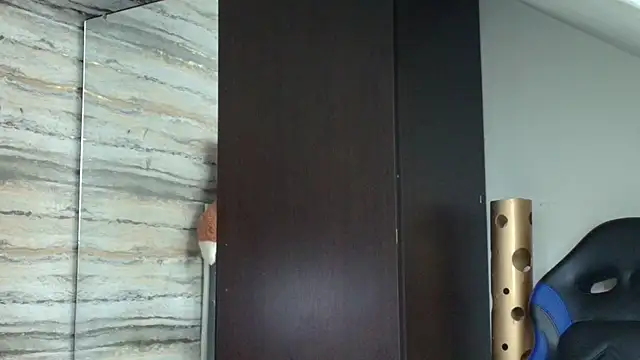 Snapshot of Lovers_21 chatting on April 8, 2026, 3:52 am Lovers 21 online show from April 8, 2026, 3:52 am