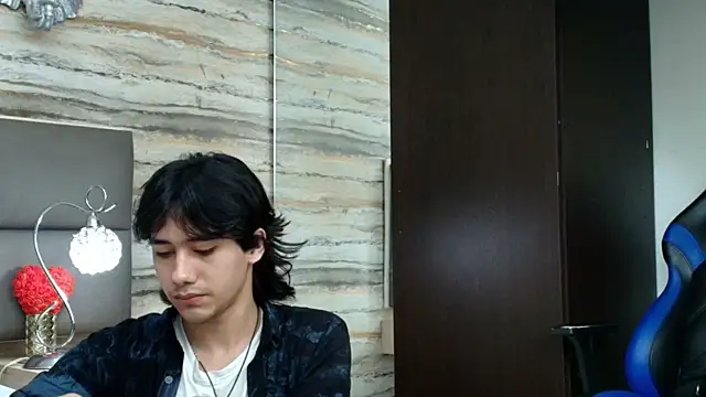 Snapshot of Lovers_21 chatting on April 1, 2026, 3:52 am Lovers 21 online show from April 1, 2026, 3:52 am