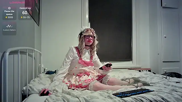 Snapshot of FalseProfile69 chatting on October 28, 2025, 5:56 pm FalseProfile69 online show from October 28, 2025, 5:56 pm