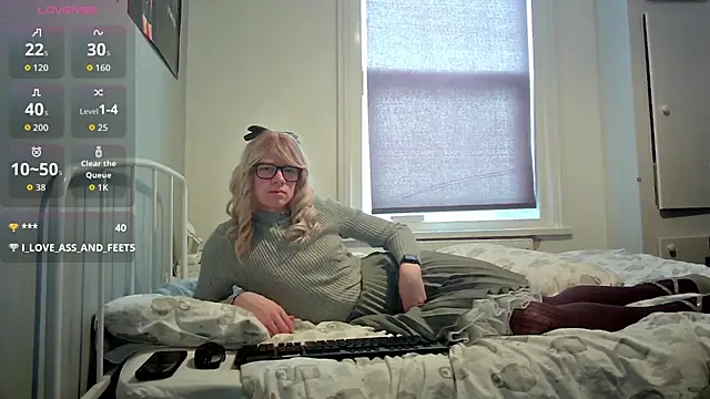 Snapshot of FalseProfile69 chatting on October 8, 2025, 12:07 pm FalseProfile69 online show from October 8, 2025, 12:07 pm