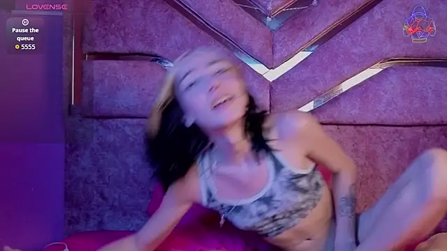 samantaa liov online show from April 16, 2026, 7:47 pm