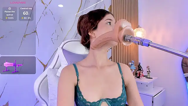 meridacute  online show from November 4, 2025, 1:59 pm