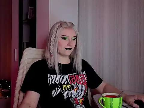 violet-siren-x online show from March 3, 2026, 9:05 am