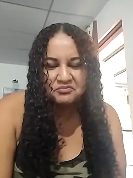 MEYBELLATINA online show from February 6, 2026, 10:39 pm