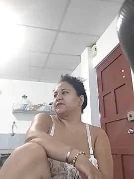 MEYBELLATINA online show from February 13, 2026, 8:53 pm