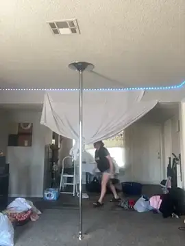 Snapshot of BuzzBunni69 chatting on October 14, 2025, 4:18 pm BuzzBunni69 online show from October 14, 2025, 4:18 pm