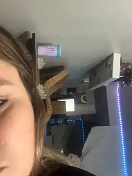 Snapshot of BuzzBunni69 chatting on October 15, 2025, 11:40 am BuzzBunni69 online show from October 15, 2025, 11:40 am