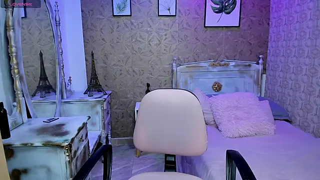 Snapshot of Megane_whitte chatting on October 5, 2025, 4:03 am Megane whitte online show from October 5, 2025, 4:03 am