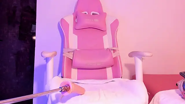 allyson petite online show from November 15, 2025, 8:02 pm