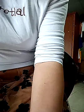 TiffinyLaz online show from November 4, 2025, 2:48 am