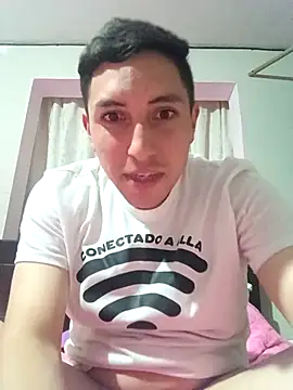 Snapshot of MacroP24 chatting on October 1, 2025, 11:08 pm MacroP24 online show from October 1, 2025, 11:08 pm