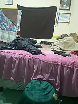 Sk3m veryhot online show from February 3, 2026, 10:31 am