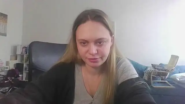 Snapshot of Cynoraye chatting on February 17, 2026, 10:34 am Cynoraye online show from February 17, 2026, 10:34 am