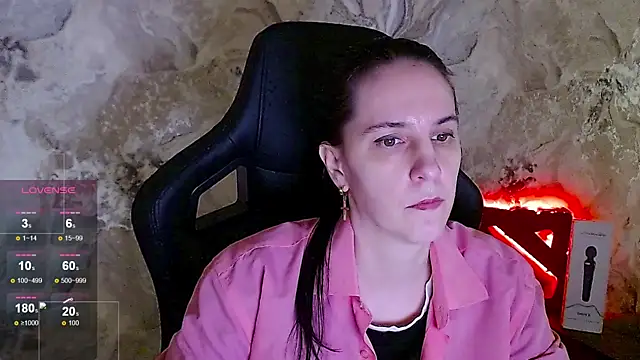 Irwi Tomboy online show from June 1, 2026, 2:39 pm