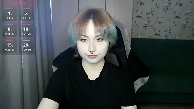 Snapshot of LeisaHopperstad chatting on May 18, 2026, 12:21 pm LeisaHopperstad online show from May 18, 2026, 12:21 pm