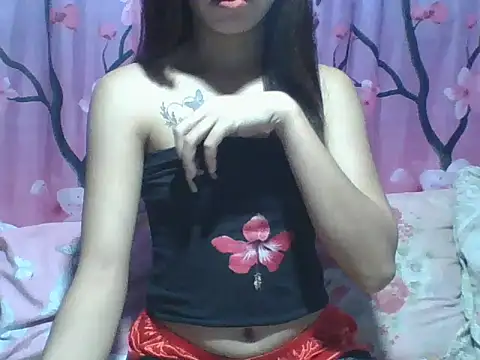 Snapshot of SweetPussie18x chatting on March 3, 2026, 12:06 am SweetPussie18x online show from March 3, 2026, 12:06 am