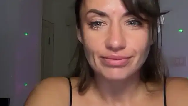 Snapshot of Roriann chatting on February 15, 2026, 5:34 pm Roriann online show from February 15, 2026, 5:34 pm