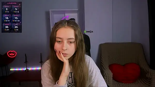 rebecca smile online show from November 17, 2025, 1:48 pm