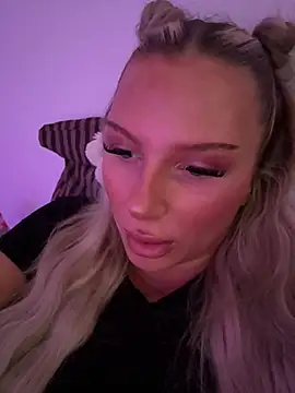 blondeeee online show from July 1, 2026, 3:34 pm