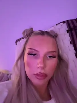 blondeeee online show from June 30, 2026, 3:45 pm