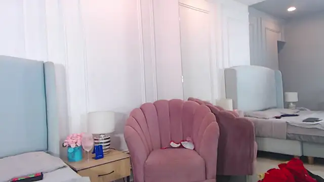 ChantalGarner online show from December 3, 2025, 1:10 pm