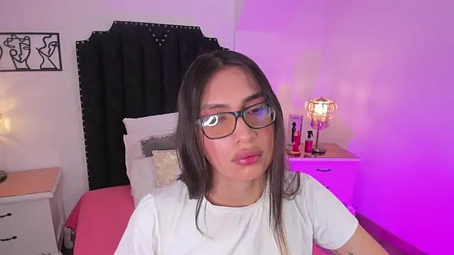 cherrylady 02 online show from December 15, 2025, 1:39 pm