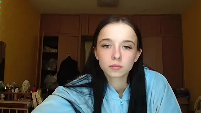 Emilia Light online show from April 28, 2026, 12:31 pm