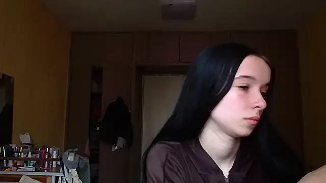 Snapshot of Emilia_Light chatting on March 30, 2026, 7:21 am Emilia Light online show from March 30, 2026, 7:21 am