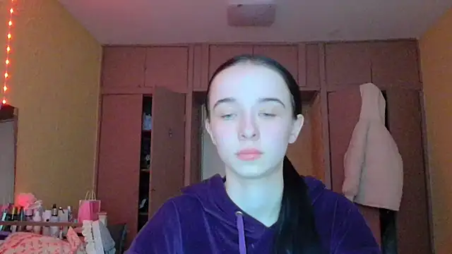 Snapshot of Emilia_Light chatting on March 2, 2026, 6:36 am Emilia Light online show from March 2, 2026, 6:36 am