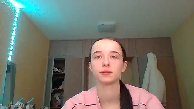 Snapshot of Emilia_Light chatting on February 23, 2026, 6:58 am Emilia Light online show from February 23, 2026, 6:58 am
