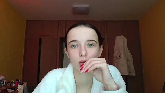 Snapshot of Emilia_Light chatting on February 19, 2026, 8:00 am Emilia Light online show from February 19, 2026, 8:00 am