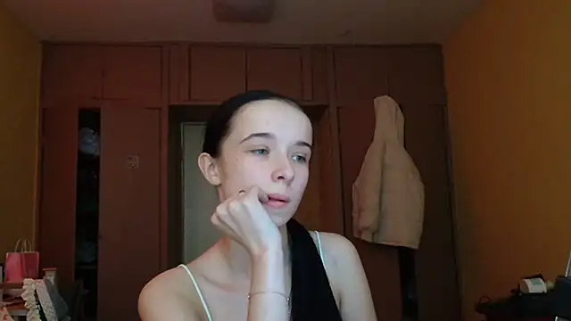 Snapshot of Emilia_Light chatting on February 27, 2026, 2:17 pm Emilia Light online show from February 27, 2026, 2:17 pm