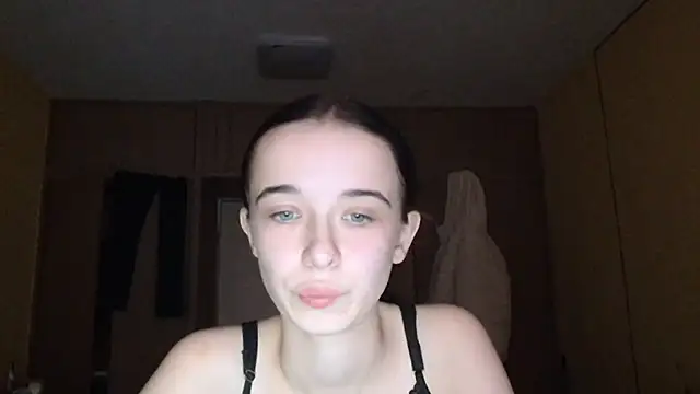 Emilia Light online show from December 20, 2025, 9:45 am