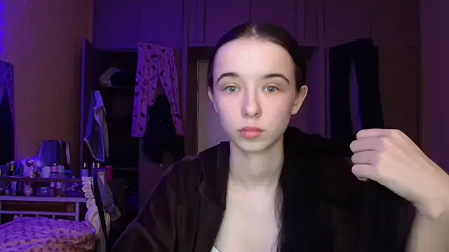 Snapshot of Emilia_Light chatting on March 14, 2026, 1:28 pm Emilia Light online show from March 14, 2026, 1:28 pm