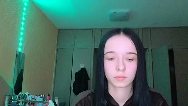 Snapshot of Emilia_Light chatting on March 9, 2026, 6:17 am Emilia Light online show from March 9, 2026, 6:17 am