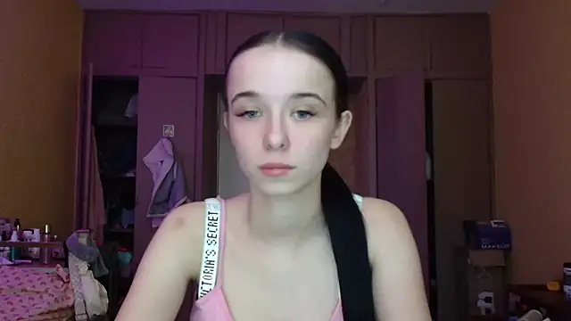 Snapshot of Emilia_Light chatting on April 5, 2026, 12:56 pm Emilia Light online show from April 5, 2026, 12:56 pm